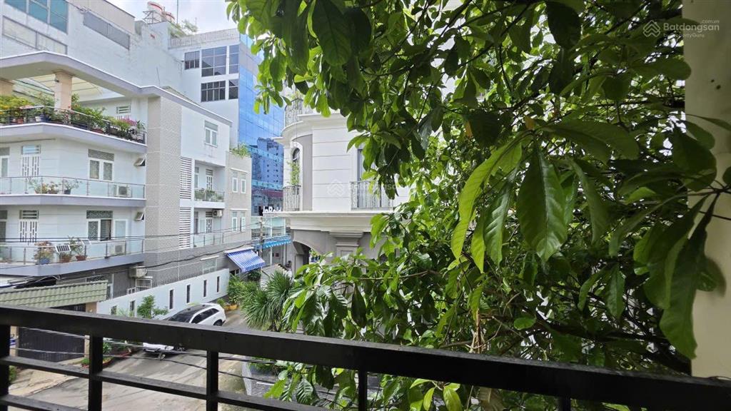 Nhượng lại văn phòng 60m2 ngay metro nguyễn hữu cảnh 9,5 triệu/tháng