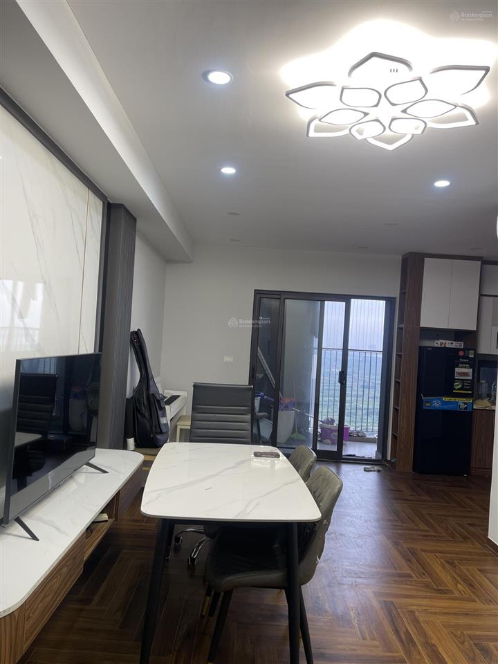 Cho thuê căn hộ tòa intracom t32 diện tích 70m, lô góc thoáng sáng căn hộ đẹp tiện nghi