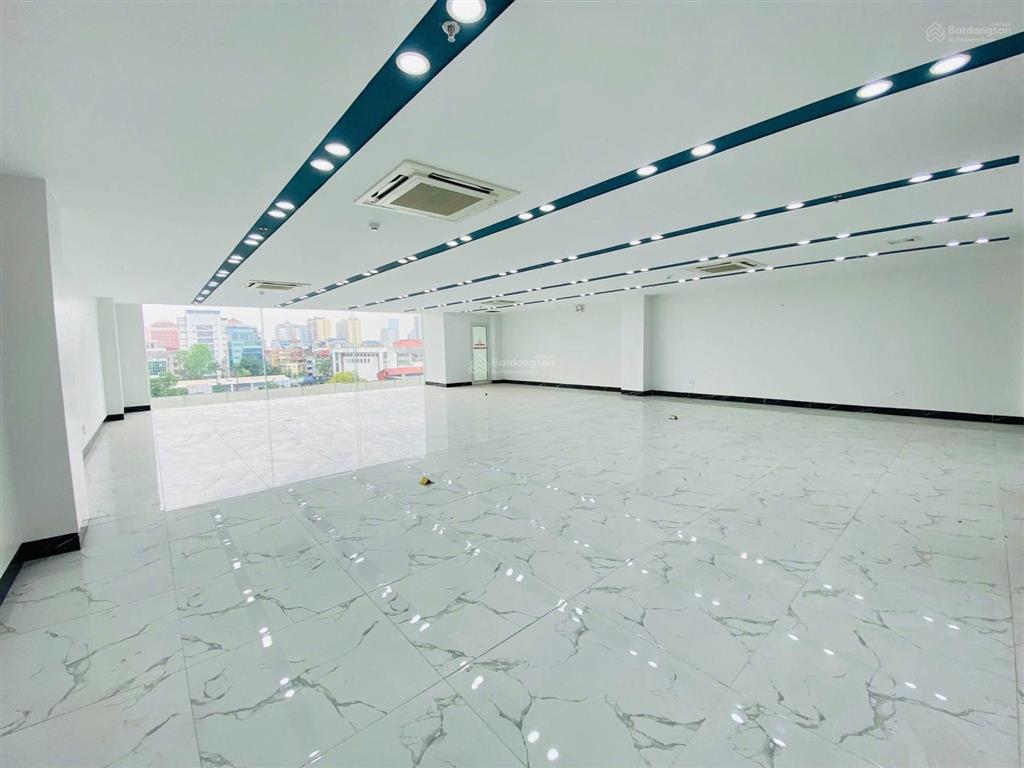 Cho thuê văn phòng 200m2  tầng 6 có thang máy tại phạm văn đồng  cầu giấy