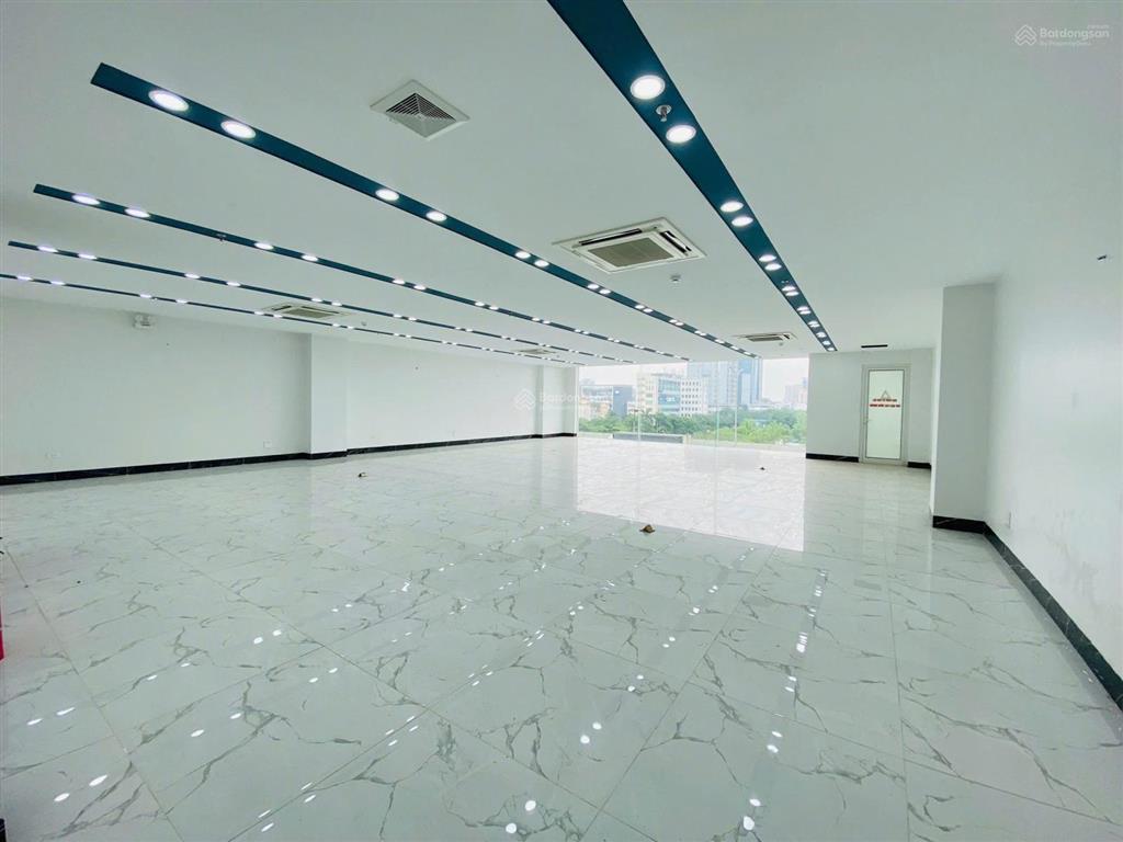 Cho thuê văn phòng 200m2  tầng 6 có thang máy tại phạm văn đồng  cầu giấy