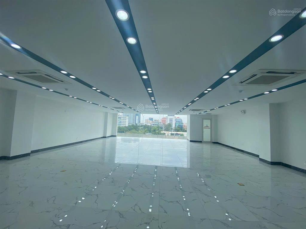 Cho thuê văn phòng 200m2  tầng 6 có thang máy tại phạm văn đồng  cầu giấy