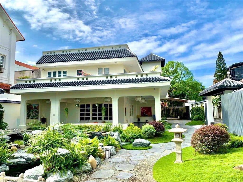 Biệt thự hồ vơi sân vườn mặt tiền  p.thảo điền