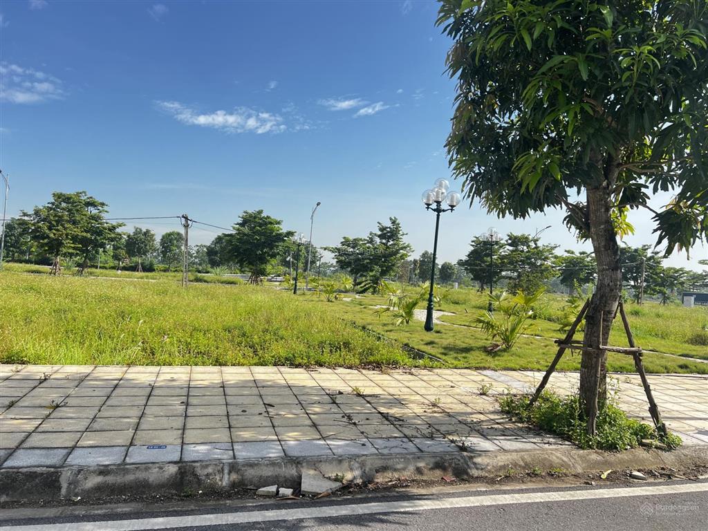Gia đình cần tiền bán lô đất đất góc cây xanh hướng nam khu đô thị cách 2km bệnh viện bạch mai 2