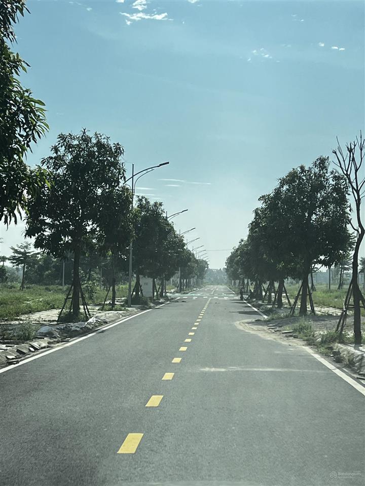 Gia đình cần tiền bán lô đất đất góc cây xanh hướng nam khu đô thị cách 2km bệnh viện bạch mai 2