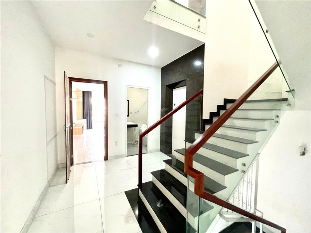 Cho thuê nhà nguyên căn cityland hầm trệt 3 lầu giá 40tr