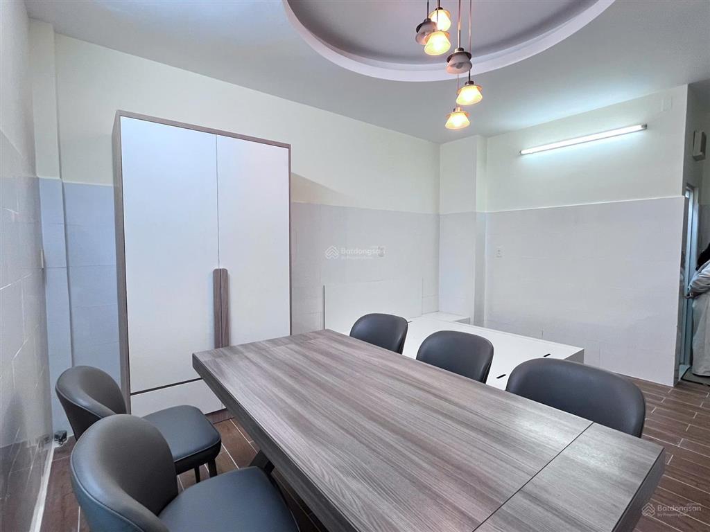 Chdv gần chợ hạnh thông tây giá 6tr