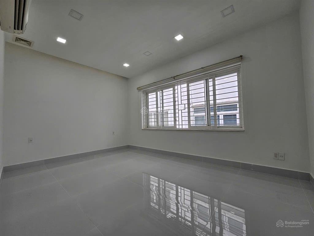 Nguyên căn cityland center hầm trệt 3 lầu giá 35tr