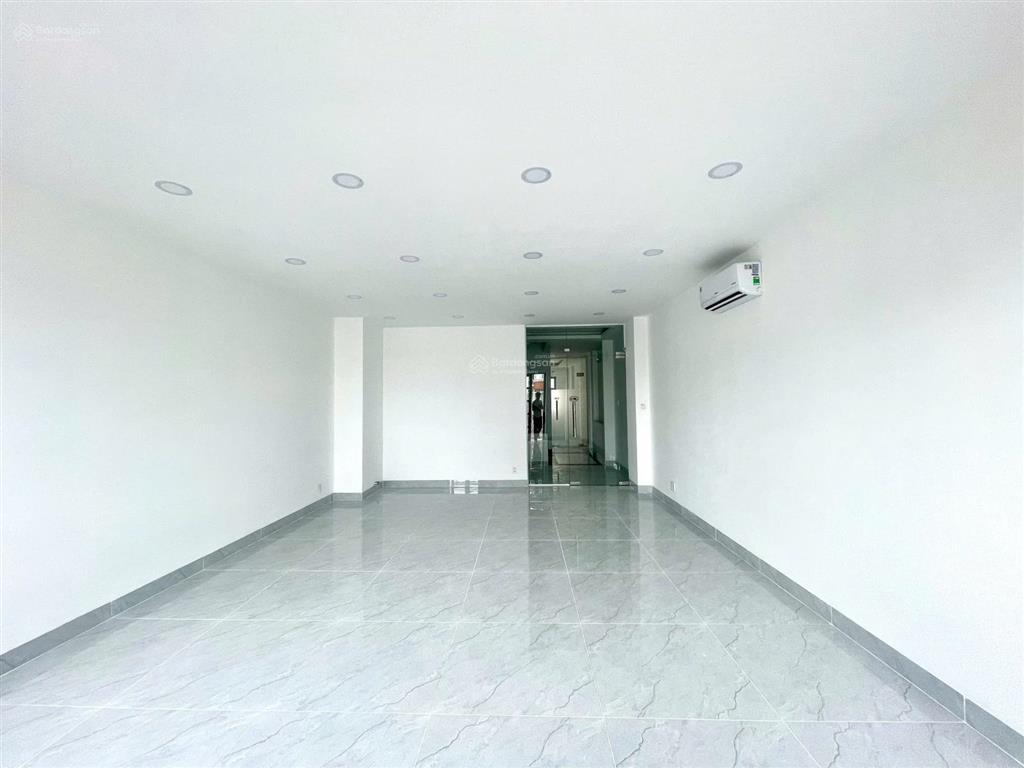 Cho thuê 2 lầu vp cityland giá chỉ 17tr