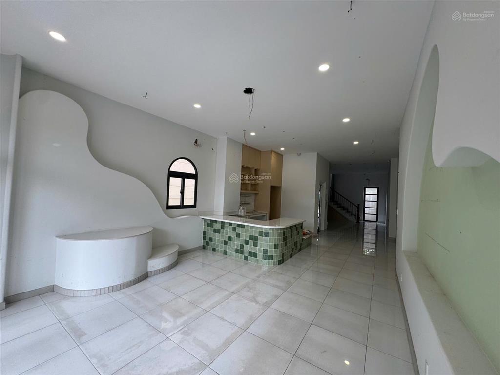 Cho thuê cặp căn mặt tiền phan văn trị sát lối thông hành, hoàn thiện, có thang máy