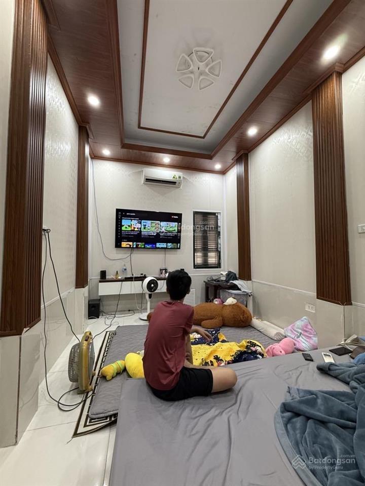 Cho thuê nhà cổ nhuế, từ liêm, 36m2x 5 tầng x 7,3 tỷ, ô tô đỗ cửa, thoáng mát quanh năm