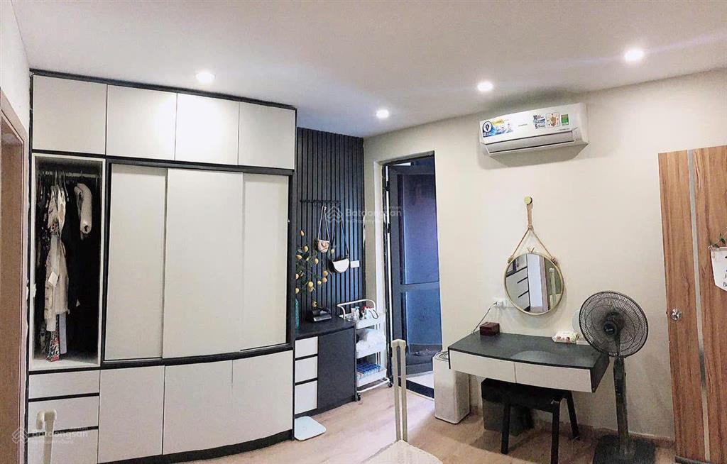 Gia đình cần bán gấp căn hộ 2pn thiết kế vuông vắn nhất dự án. nhà đẹp ở giữ gìn, sẵn sổ sang tên