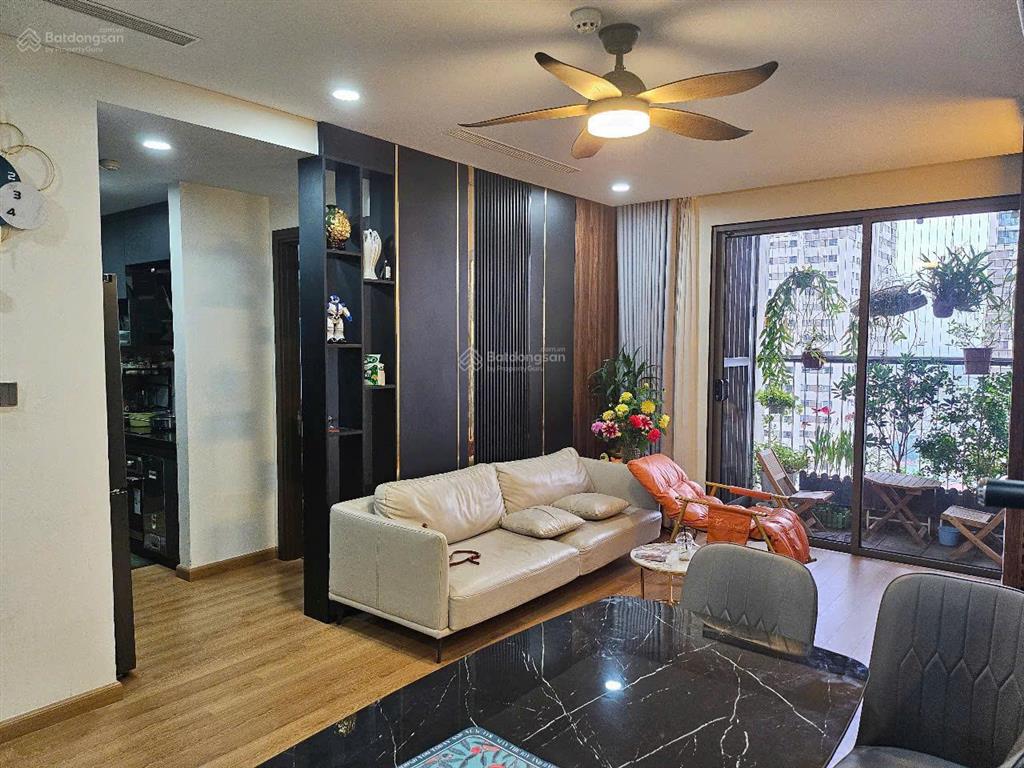 Chính chủ gửi bán căn hộ 90m2 thiết kế tối ưu, ban công hướng mát, full đồ nội thất.  0368 191 ***