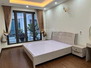 Cho thuê nhà nguyên căn full đồ, gia thụy, bồ đề, giá 10 triệu.