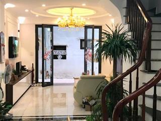 Cho thuê nhà 55m*5 tầng, full đồ như hình, ngõ 154 phố ngọc lâm, long biên, giá 16.5 triệu.