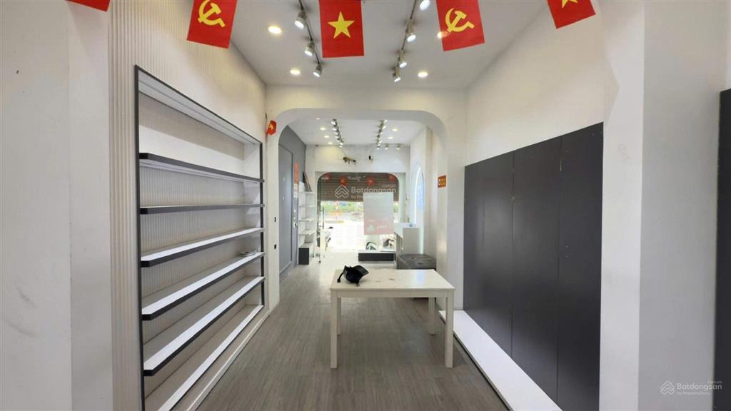 Cho thuê nhà 70m*5 tầng, ngõ 61 lạc trung, hai bà trưng, giá 25 triệu.