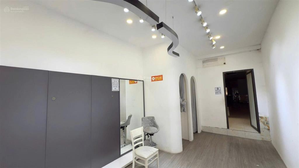 Cho thuê nhà 70m*5 tầng, ngõ 61 lạc trung, hai bà trưng, giá 25 triệu.