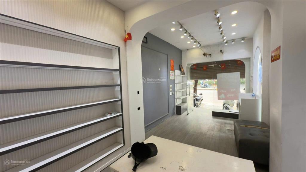 Cho thuê nhà 70m*5 tầng, ngõ 61 lạc trung, hai bà trưng, giá 25 triệu.