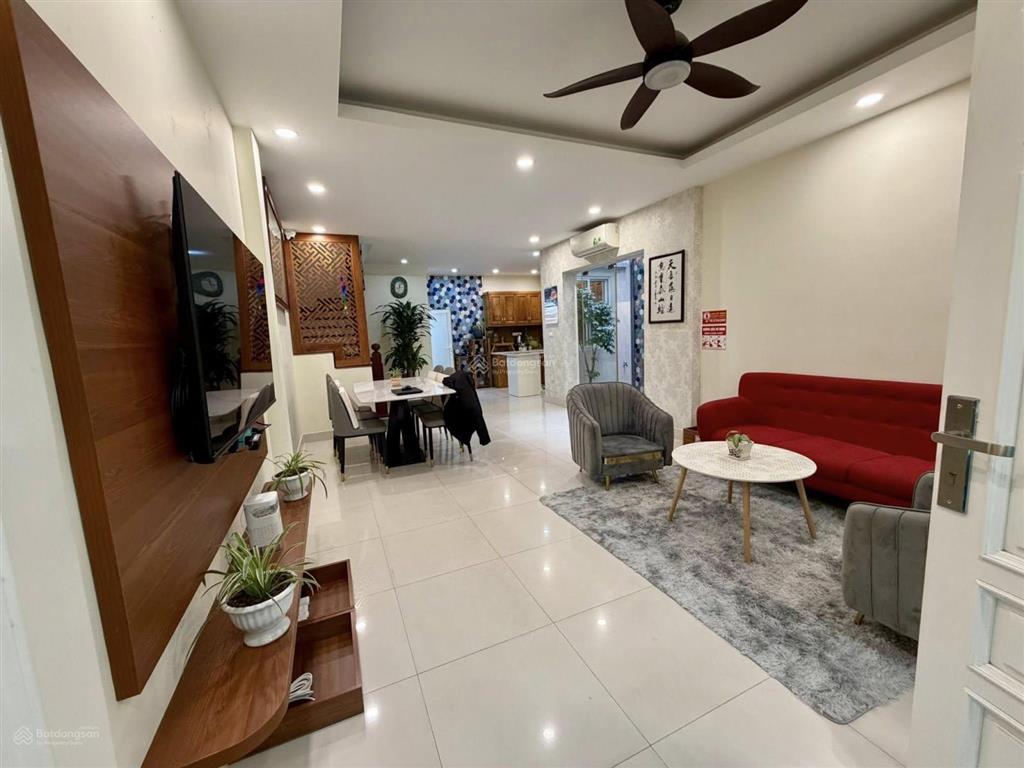 Cho thuê biệt thự đẹp 100m*5 tầng, full đồ, ngõ 209 đội cấn  ngọc hà, ba đình, giá 34 triệu (tl).