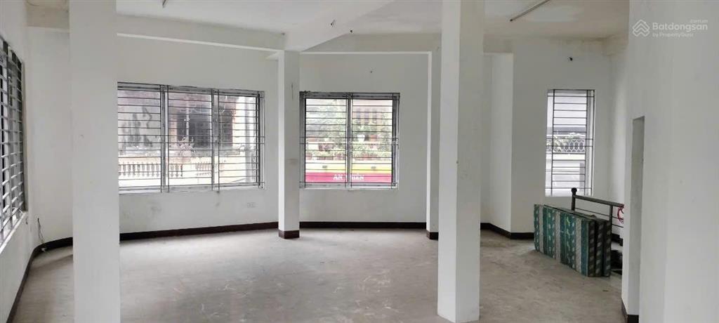Cho thuê nhà 2 tầng lô góc mặt tiền đốc ngữ, ba đình, hn. giá 15 tr/tháng
