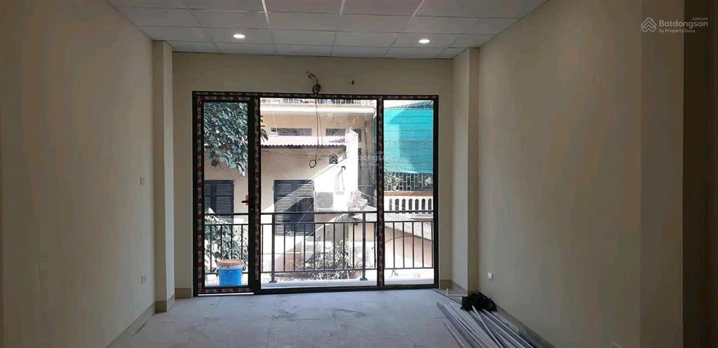 Cho thuê nhà 60m*5 tầng, thang máy, ngõ 55 hoàng hoa thám, ngọc hà, ba đình, giá 24 triệu (tl).