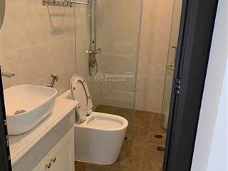 Cho thuê nhà lô góc 35m*5 tầng, ngõ 132 cầu giấy, cầu giấy, giá 14 triệu (tl).