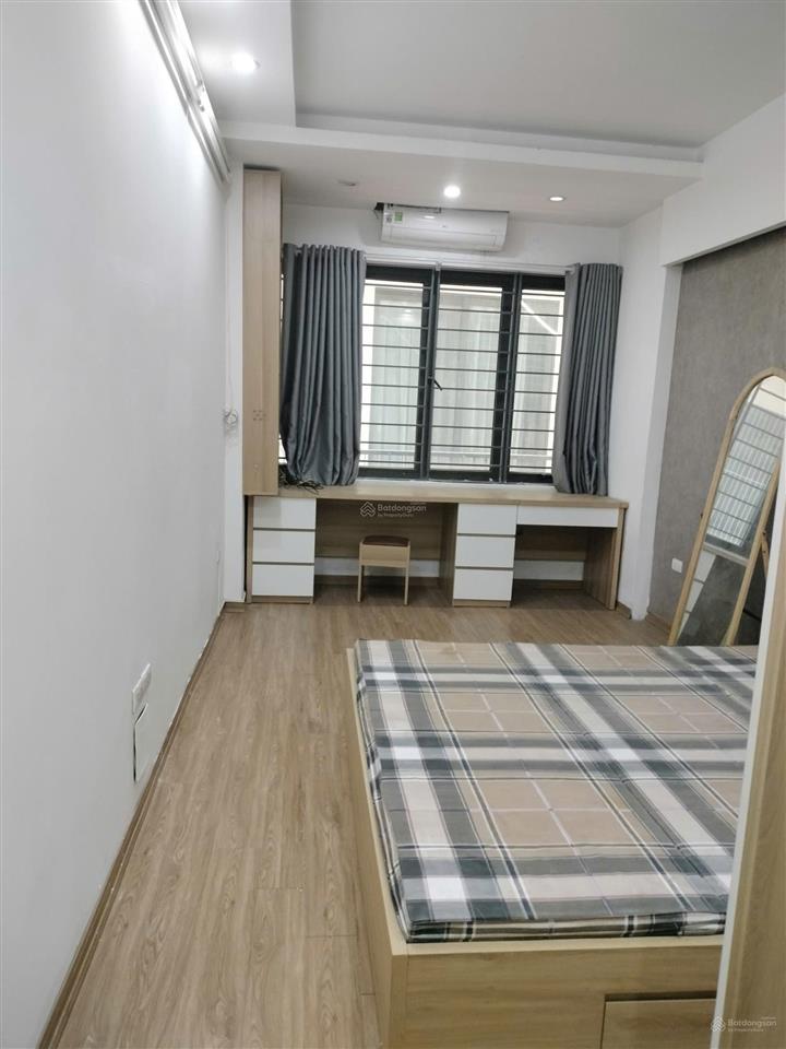 Chính chủ cho thuê nhà 35m*5 tầng, full đồ, số 3 ngõ 696 nguyễn văn cừ, bồ đề, giá 10 triệu(tl).