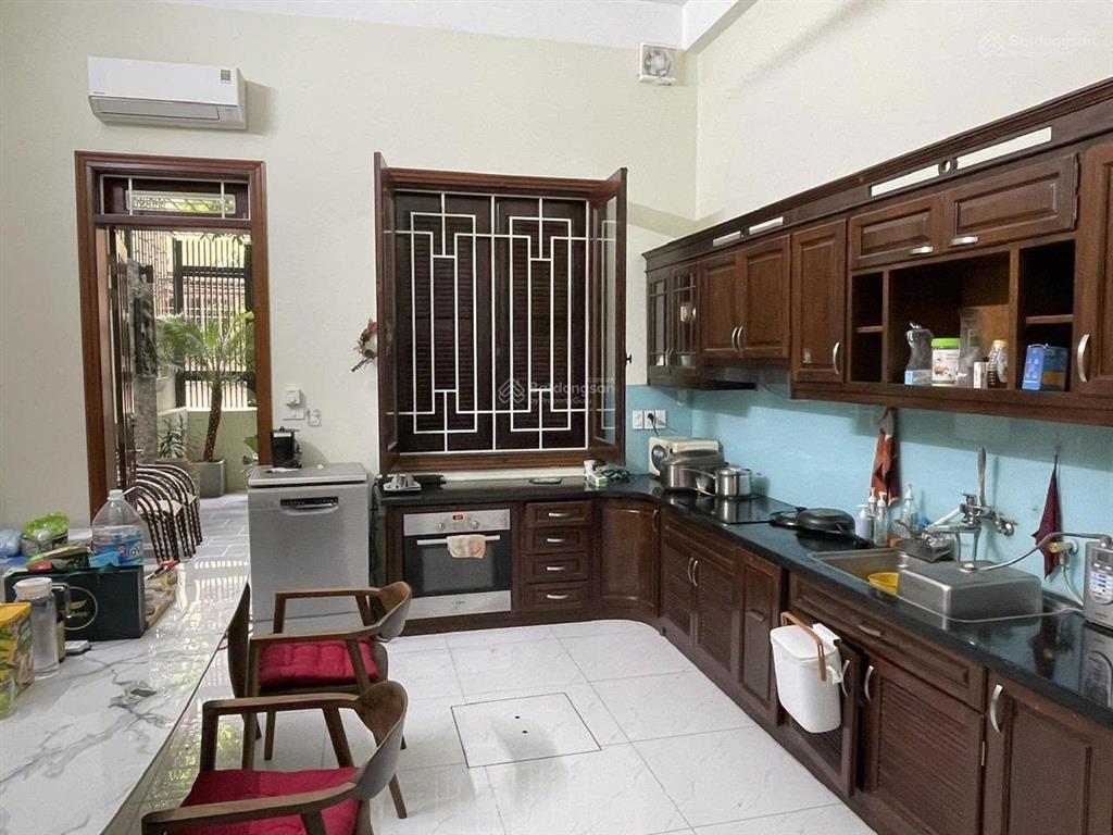 Cho thuê nhà liền kề 100m*5 tầng, đẹp, phố hoàng quốc việt, cầu giấy