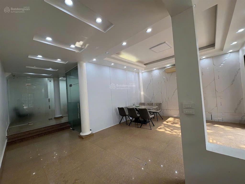 Cho thuê nhà biệt thự 175m*4 tầng, mới đẹp,lô bt7, khu đô thị việt hưng,long biên, giá 30 triệu(tl)