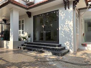 Cho thuê nhà biệt thự 175m*4 tầng, mới đẹp,lô bt7, khu đô thị việt hưng,long biên, giá 30 triệu(tl)