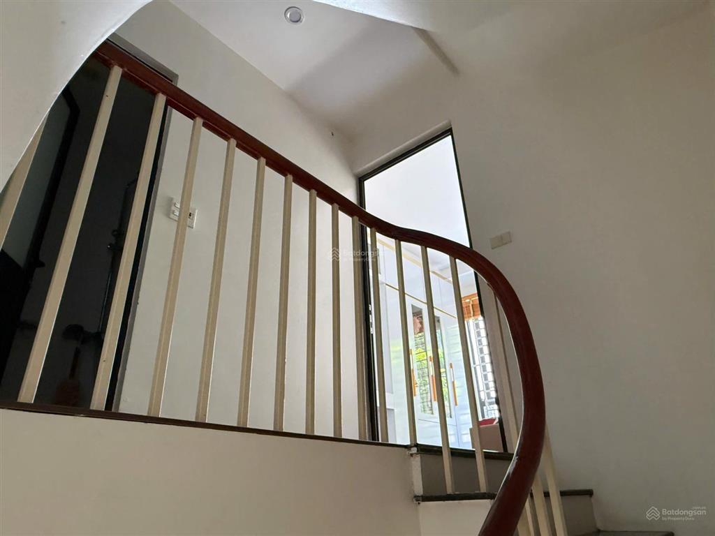 Cho thuê nhà 50m*4 tầng, nhà mới, full đồ, phố phúc đồng, giá 9 triệu (tl).