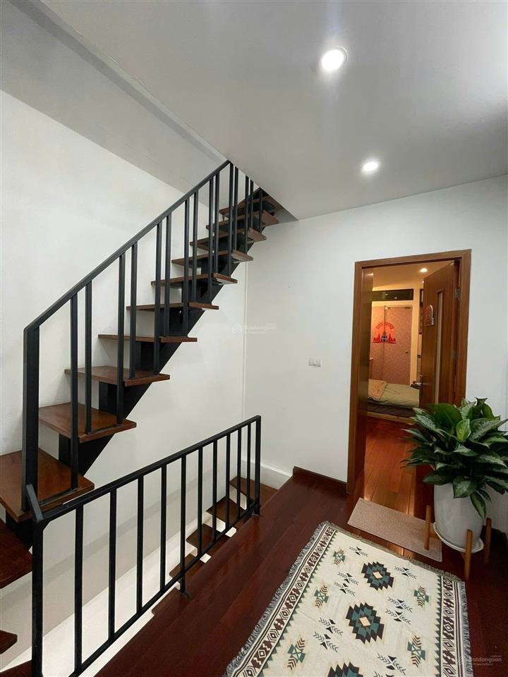 Cho thuê nhà 30m*5 tầng, full đồ phố hàng gà, hàng bồ, hoàn kiếm, giá 22 triệu.