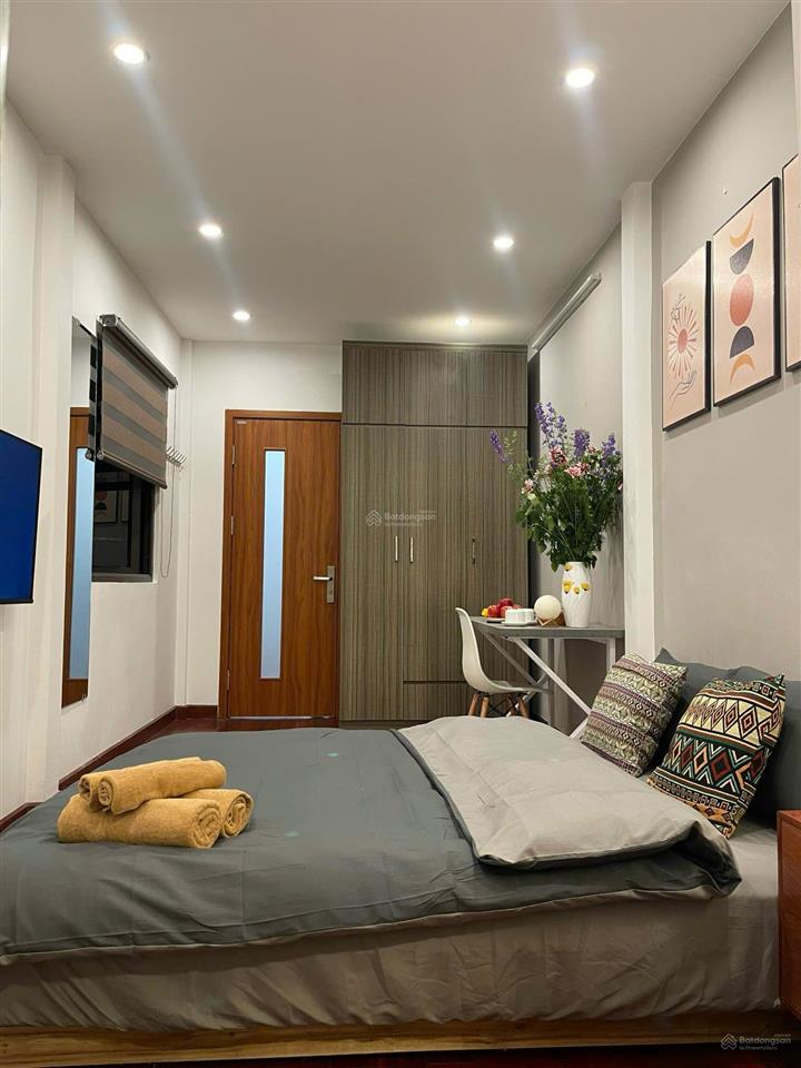 Cho thuê nhà 30m*5 tầng, full đồ phố hàng gà, hàng bồ, hoàn kiếm, giá 22 triệu.