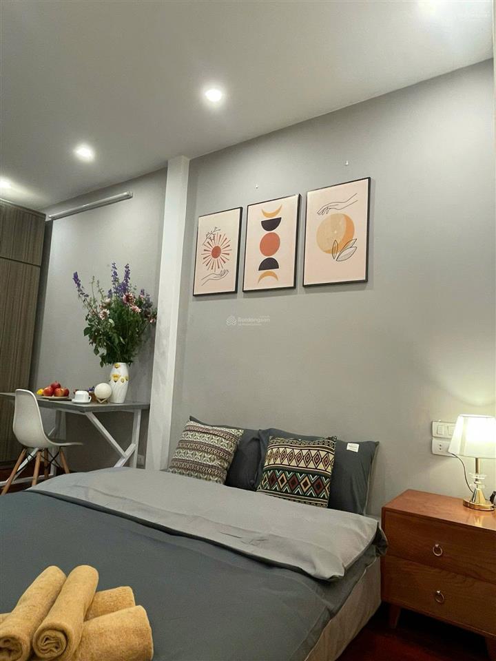 Cho thuê nhà 30m*5 tầng, full đồ phố hàng gà, hàng bồ, hoàn kiếm, giá 22 triệu.