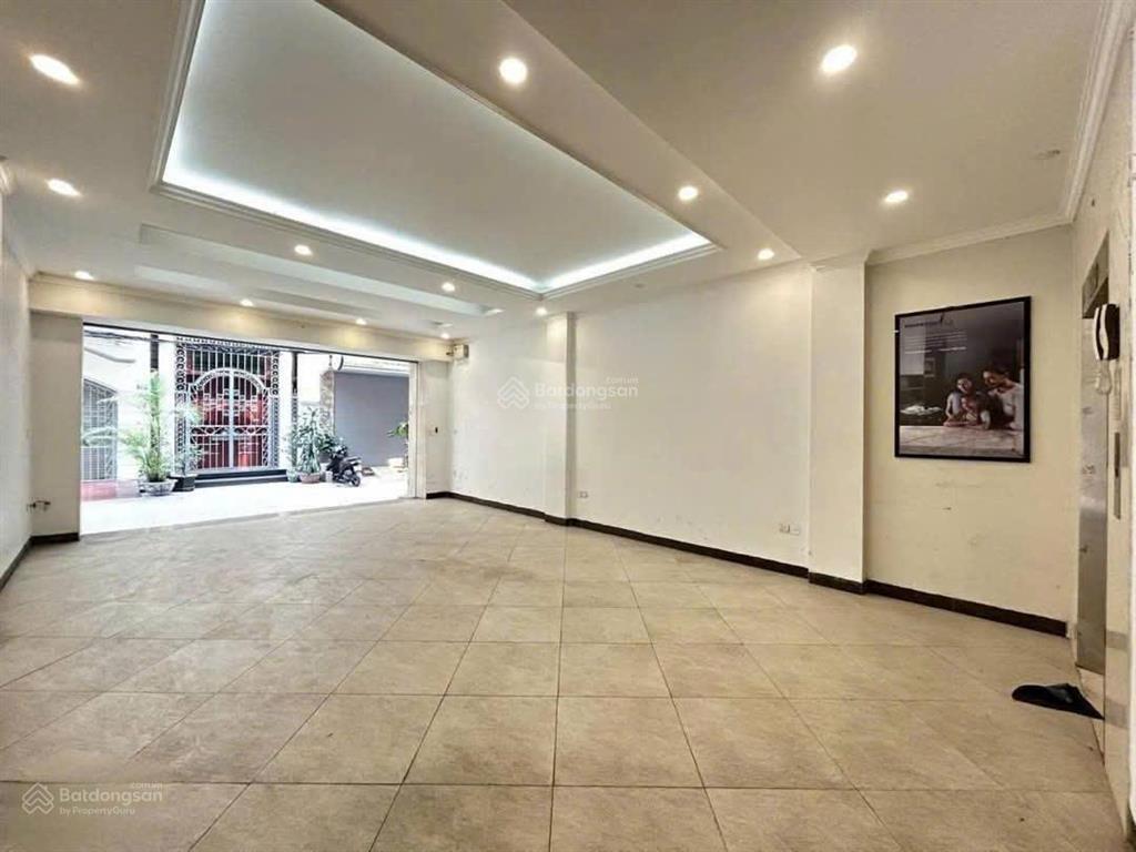 Cho thuê nhà 65m*8 tầng, hào nam, phố ô chợ dừa, quận đống đa, giá 54 triệu.