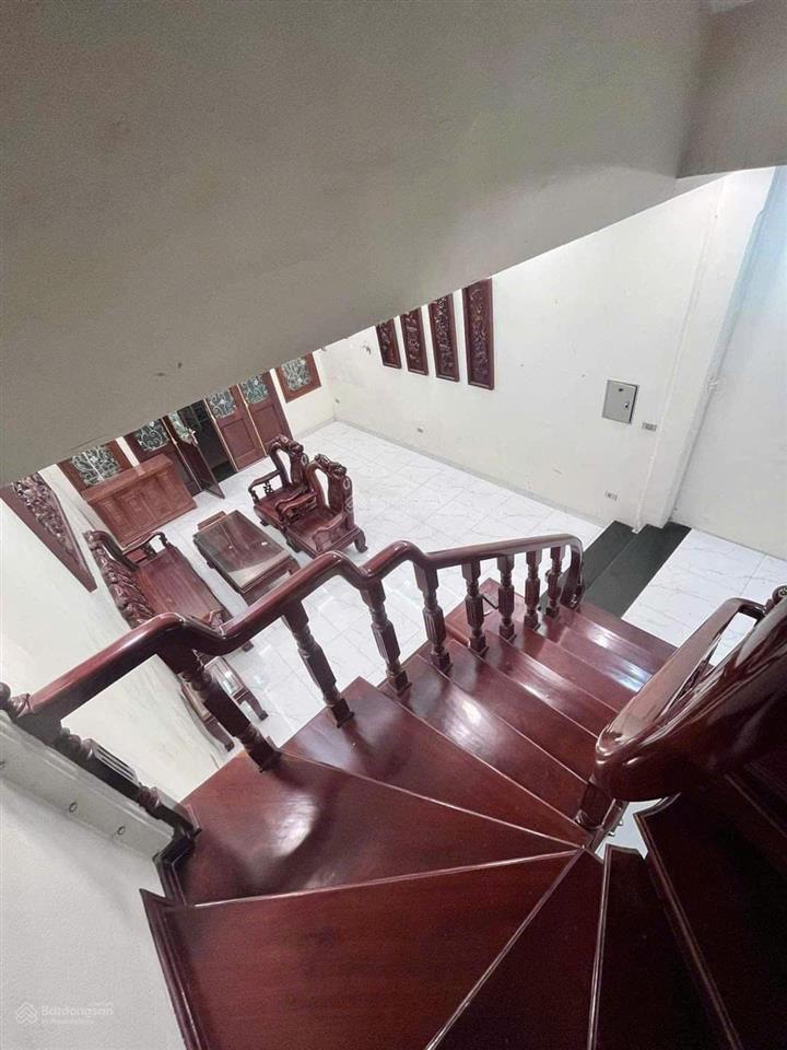 Cho thuê nhà 80m2 x 4,5 tầng, ngõ 583 kim ngưu, hai bà trưng, (ô tô đỗ cửa), giá 18 triệu