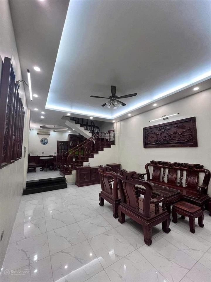 Cho thuê nhà 80m2 x 4,5 tầng, ngõ 583 kim ngưu, hai bà trưng, (ô tô đỗ cửa), giá 18 triệu