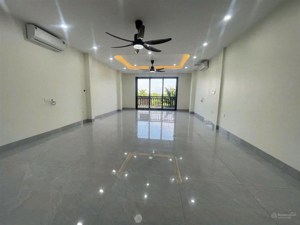 Cho thuê nhà 50m² x 6 tầng, thang máy, trần quý cáp, đống đa, giá 30 triệu.