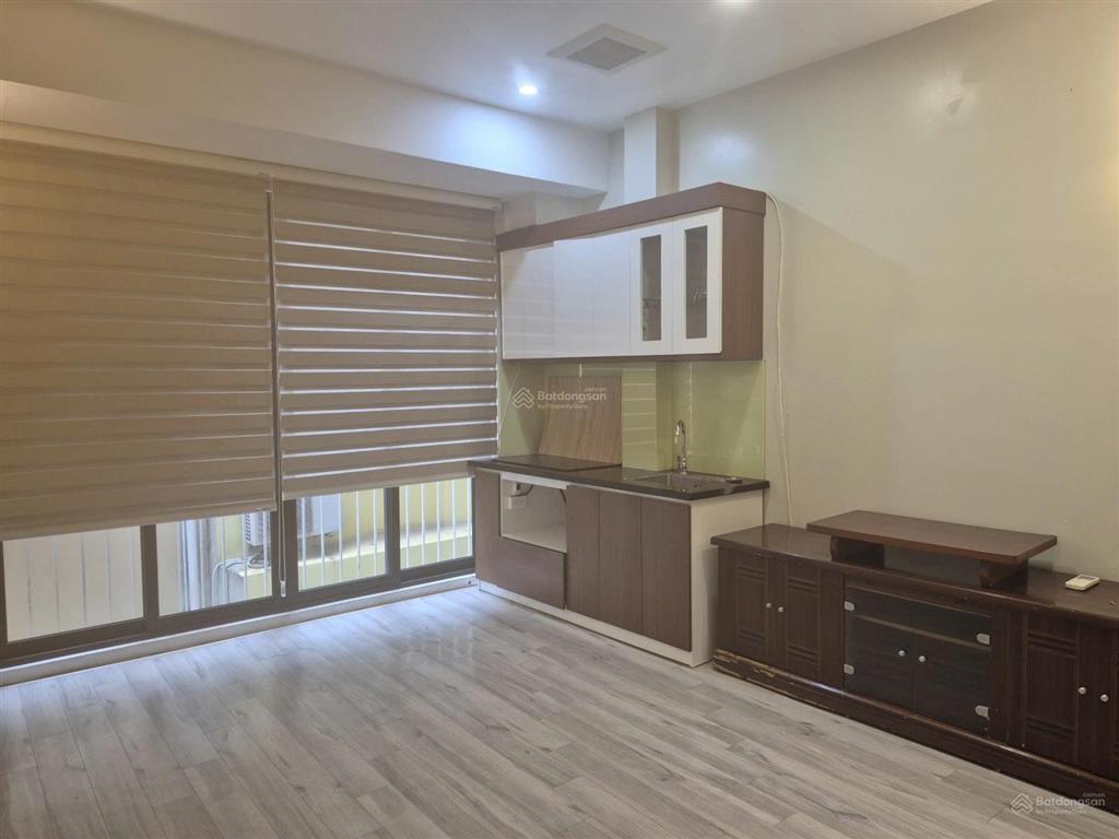 Cho thuê nguyên căn 65m² x 5 tầng, thang máy, đào tấn, ba đình, giá 30 triệu.