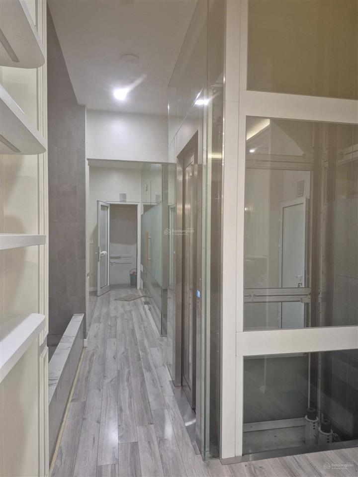 Cho thuê nguyên căn 65m² x 5 tầng, thang máy, đào tấn, ba đình, giá 30 triệu.