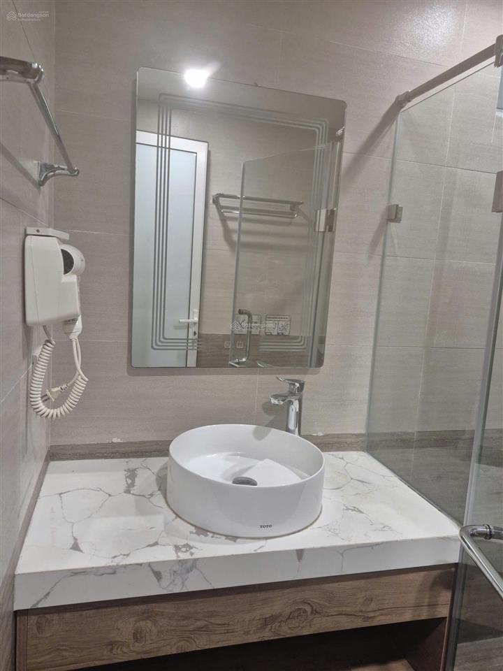 Cho thuê nguyên căn 65m² x 5 tầng, thang máy, đào tấn, ba đình, giá 30 triệu.