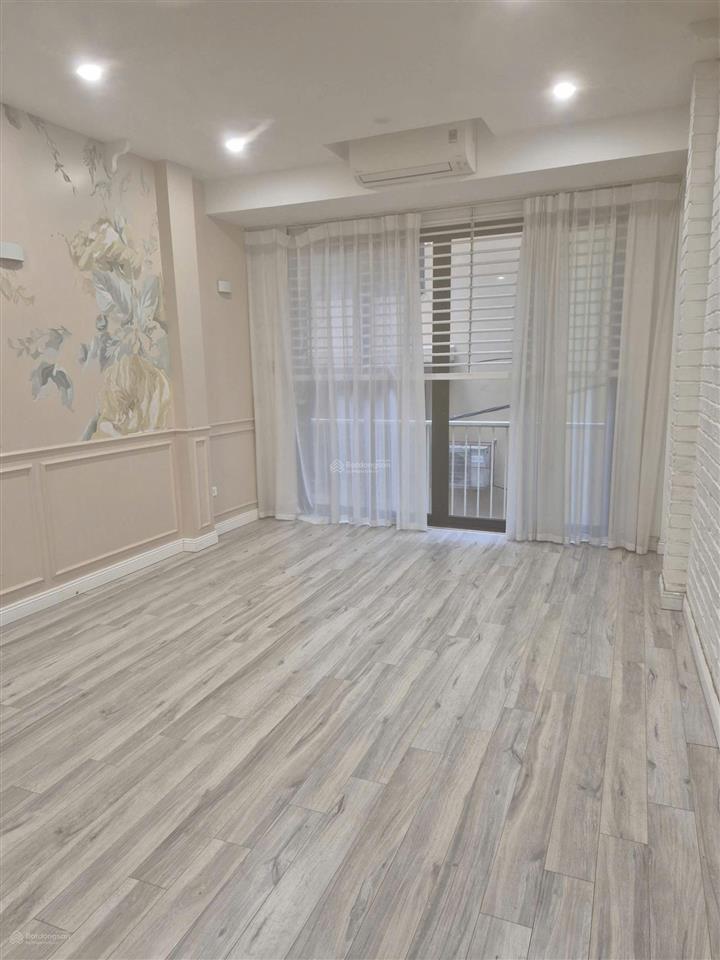 Cho thuê nguyên căn 65m² x 5 tầng, thang máy, đào tấn, ba đình, giá 30 triệu.