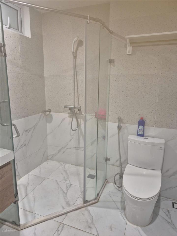 Cho thuê nguyên căn 65m² x 5 tầng, thang máy, đào tấn, ba đình, giá 30 triệu.