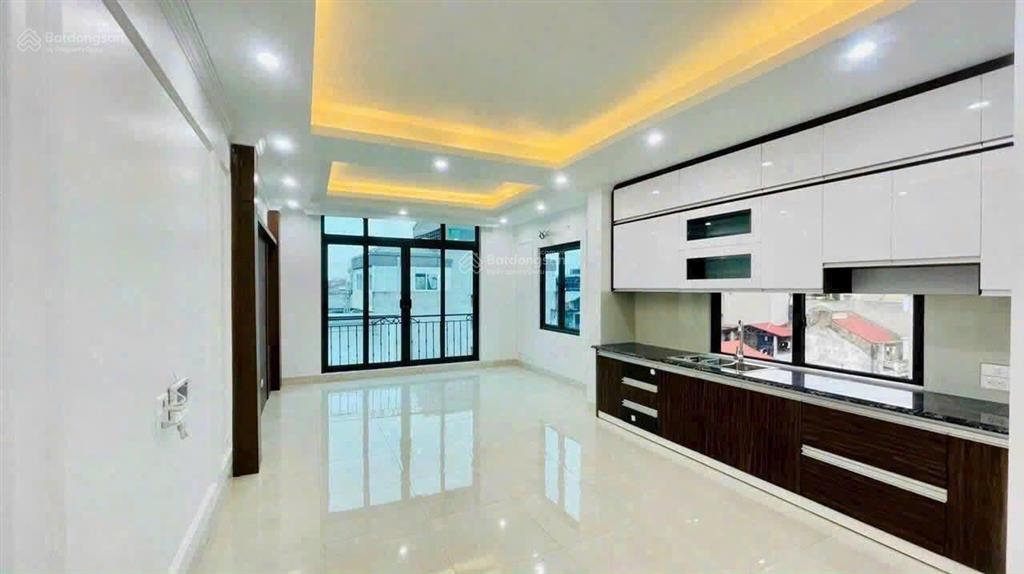 Cho thuê nhà 60m*7 tầng, thang máy, mới, lô góc, ô tô vào nhà, cầu giấy, giá 33 triệu (tl).