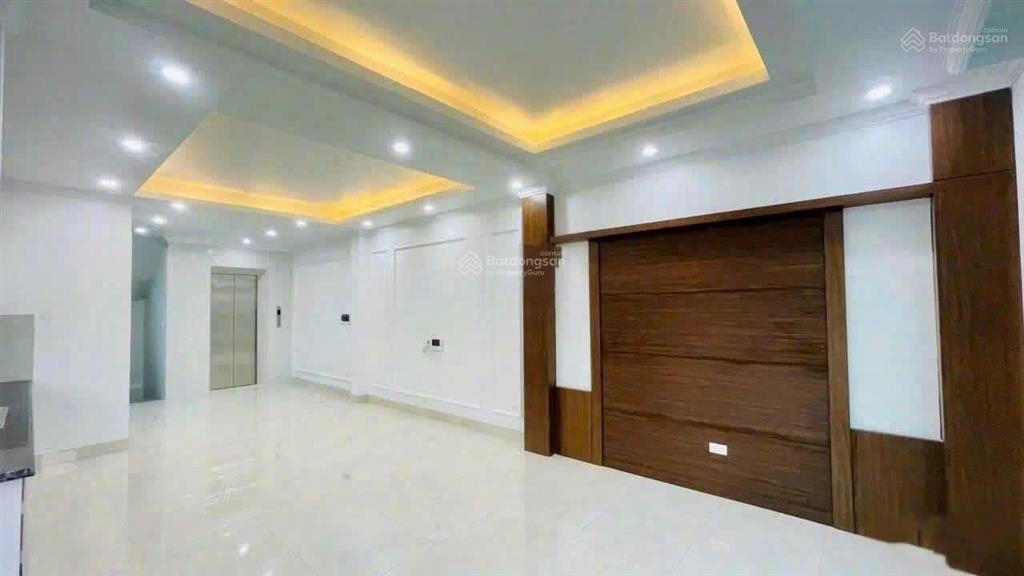 Cho thuê nhà 60m*7 tầng, thang máy, mới, lô góc, ô tô vào nhà, cầu giấy, giá 33 triệu (tl).