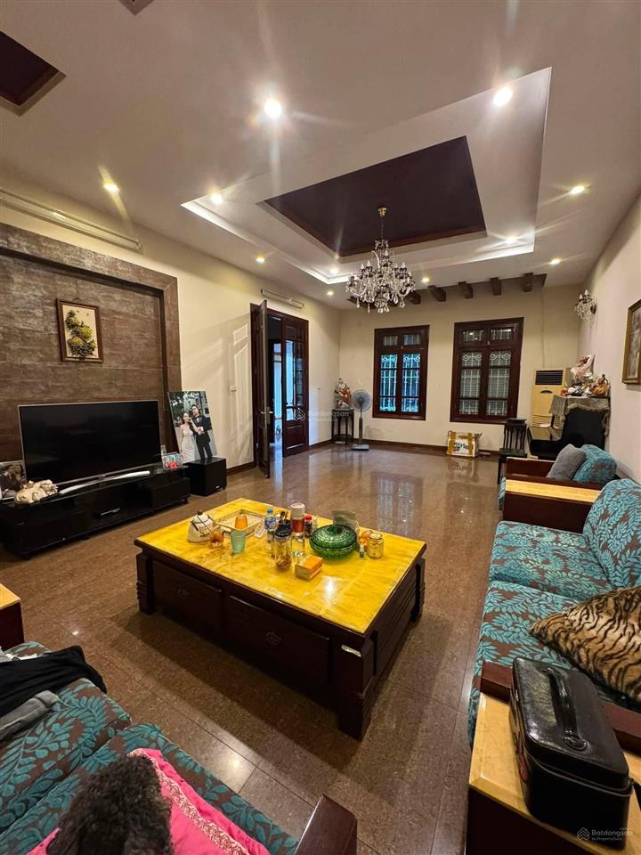 Cho thuê nhà nguyên căn 270m*2.5 tầng, ngõ 189 hoàng hoa thám, ba đình, giá 30 triệu (tl)