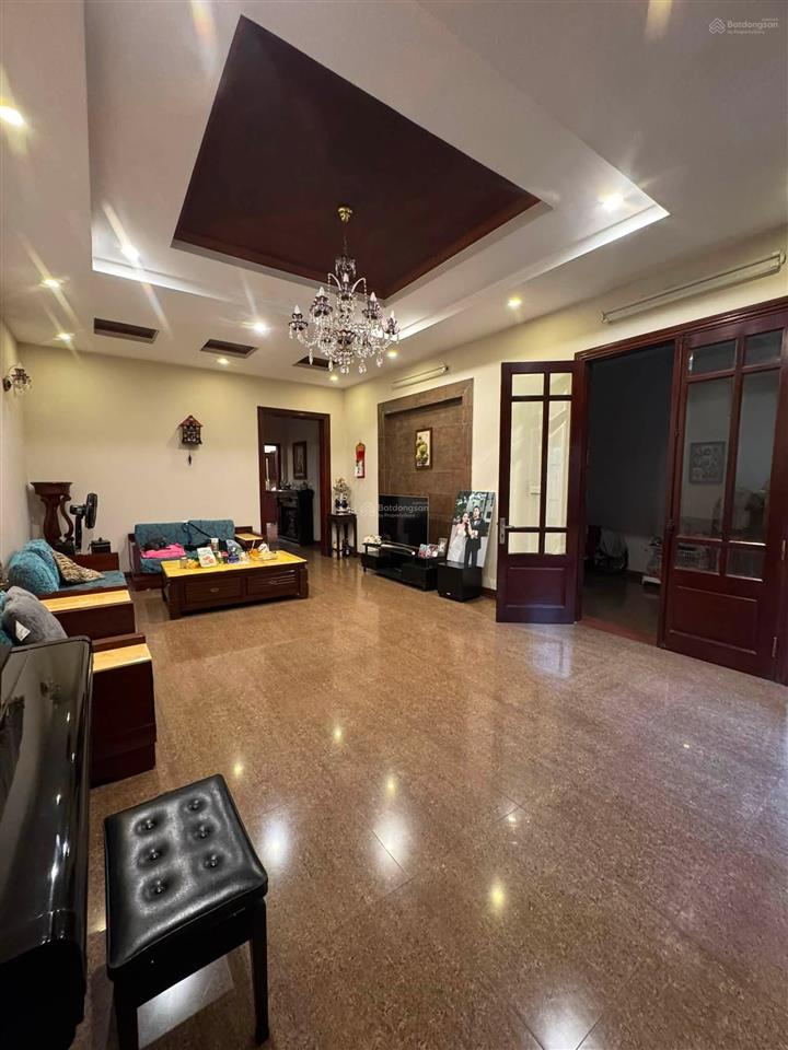 Cho thuê nhà nguyên căn 270m*2.5 tầng, ngõ 189 hoàng hoa thám, ba đình, giá 30 triệu (tl)