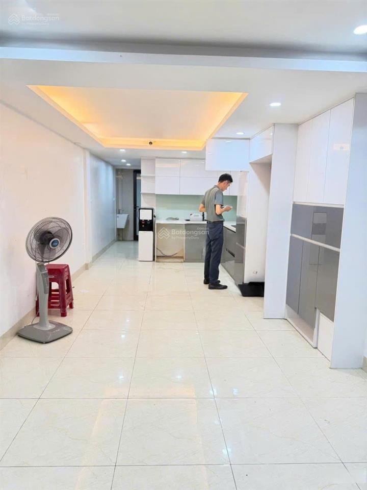 20 triệu, thang máy, đầm trấu. cho thuê nhà 6 tầng đầm trấu, hai bà trưng.