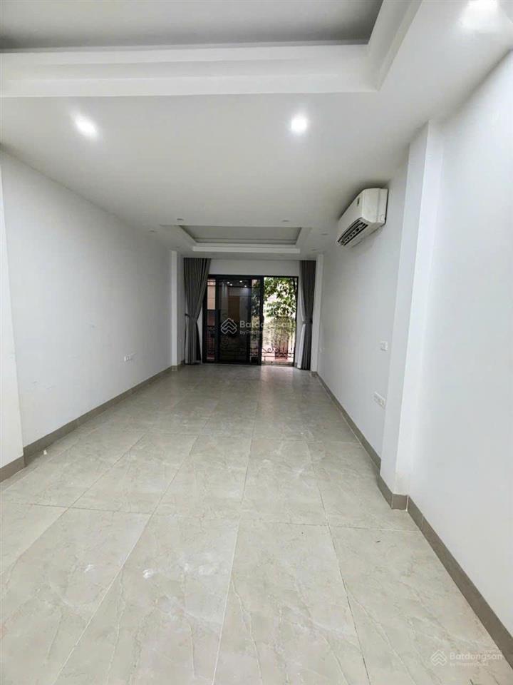 20 triệu, thang máy, đầm trấu. cho thuê nhà 6 tầng đầm trấu, hai bà trưng.