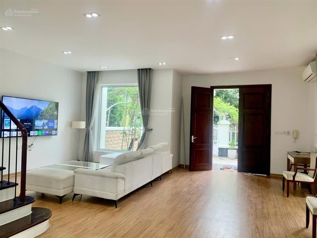 Cho thuê biệt thự vinhomes riverside đường hoa sữa, long biên