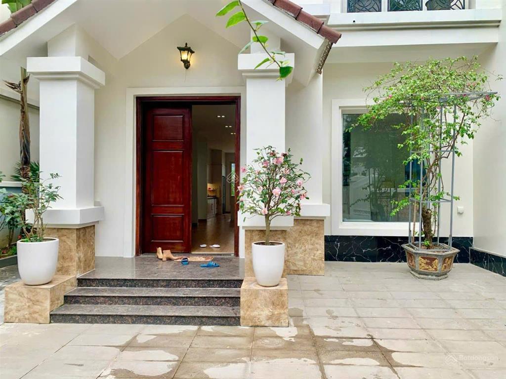 Cho thuê biệt thự vinhomes riverside đường hoa sữa, long biên